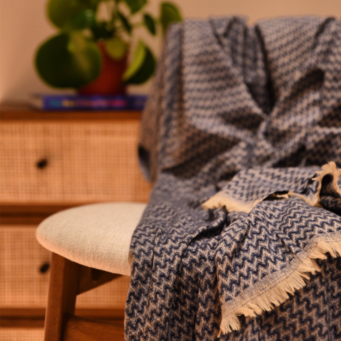 Pure Cashmere Throw Blanket in Midnight Blue